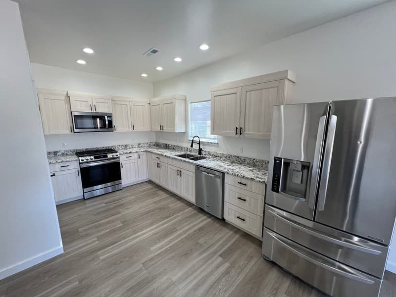 Hailey Apartment: 14 E Elm St