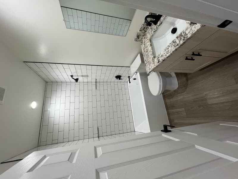 Hailey Apartment: 14 E Elm St