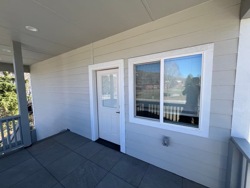 Hailey Apartment: 14 E Elm St