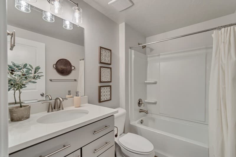 Layton House: 892 N 2175 W