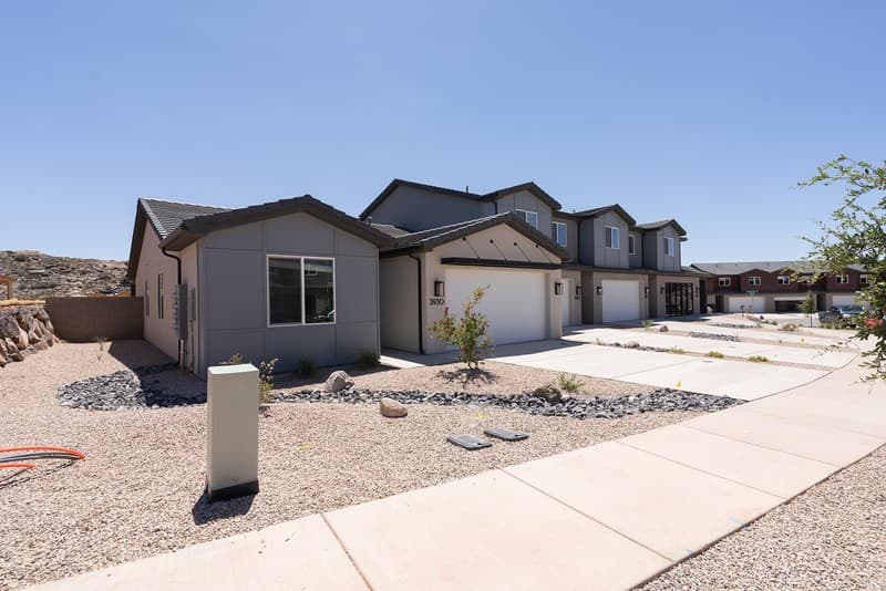 Washington Townhome: 3930 E Razor Dr