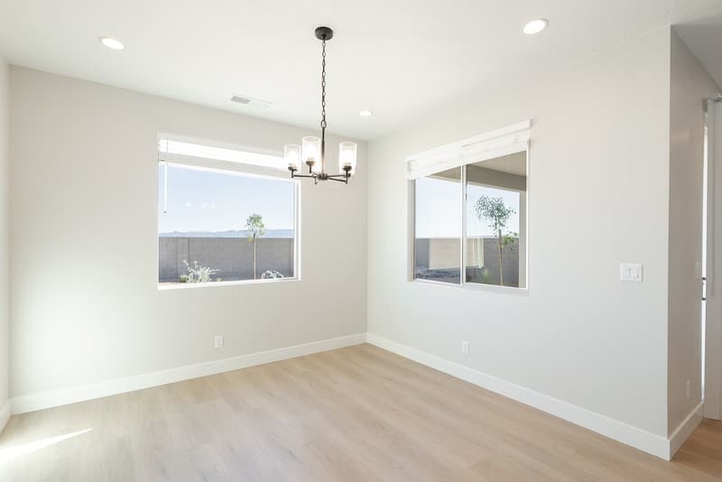 Washington House: 1472 N Highland Pkwy