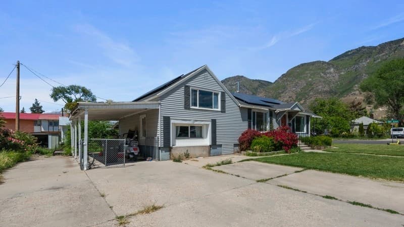 Provo House: 891 E 400 S