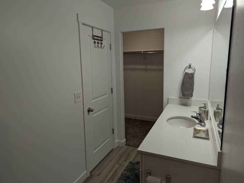 Saratoga Springs Single Room: 1138 E Hatch Row