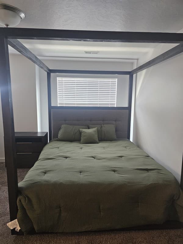 Saratoga Springs Single Room: 1138 E Hatch Row