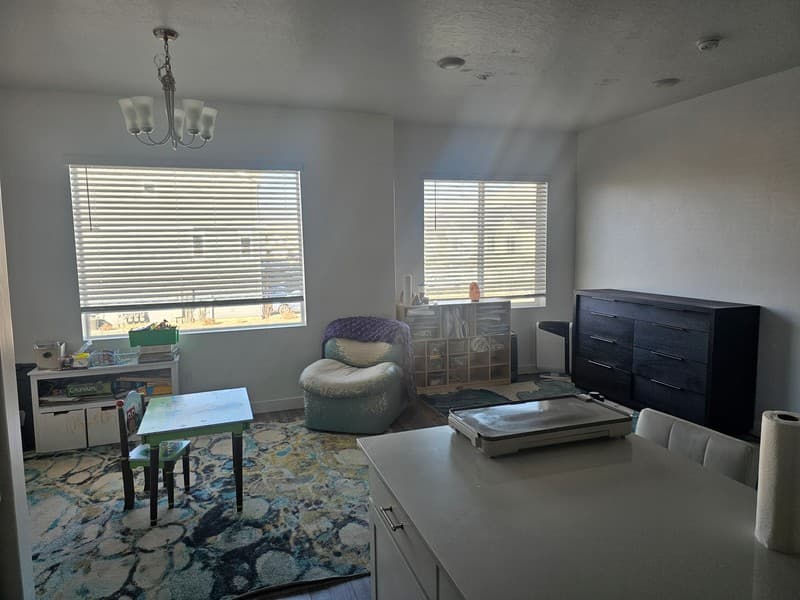Saratoga Springs Single Room: 1138 E Hatch Row