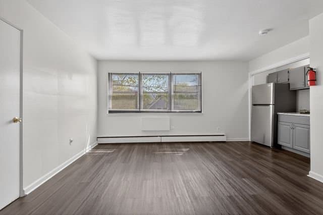 Trenton Apartment: 9-11 Sanhican Drive,