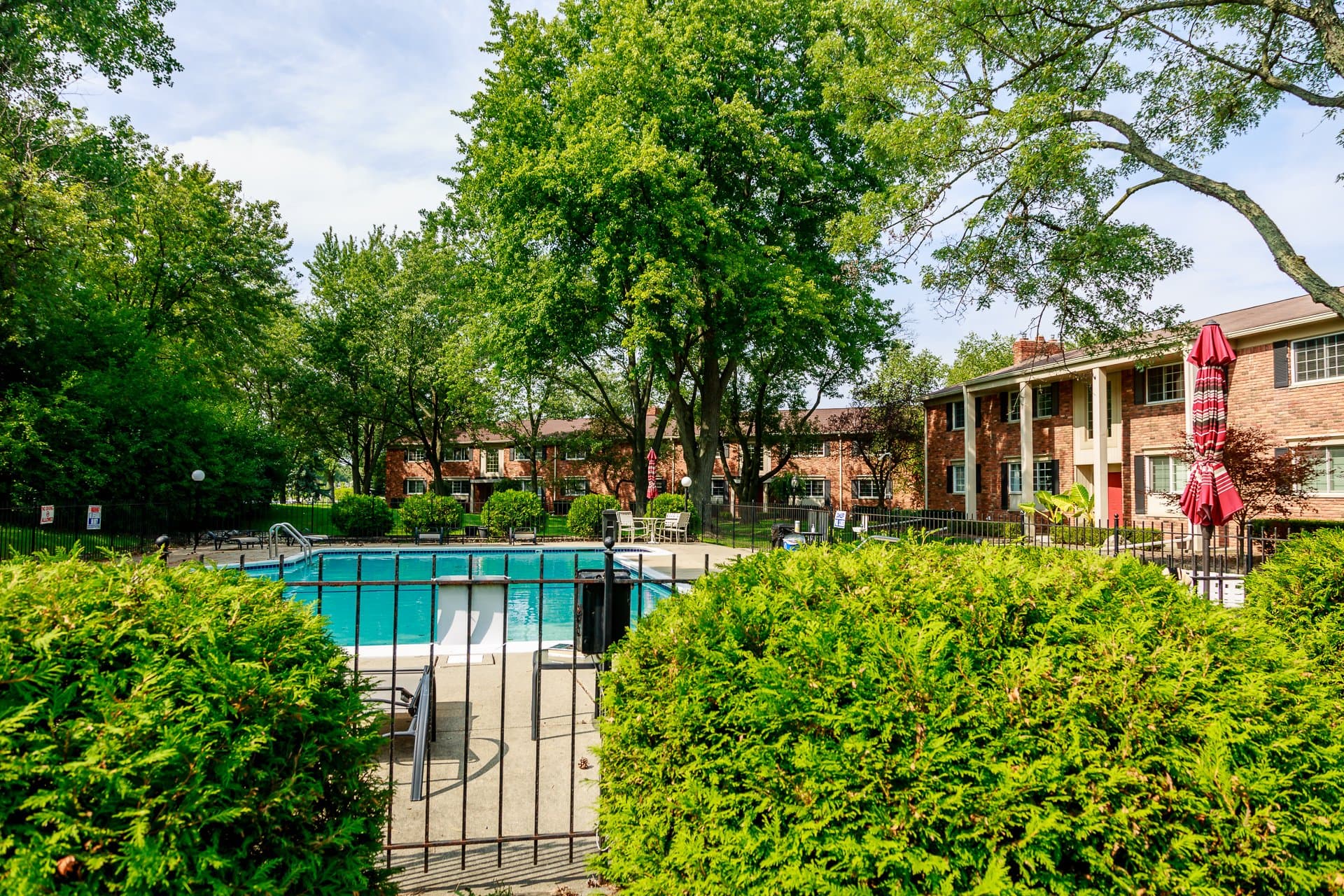 Bloomfield Hills Condo: 42522 Woodward Ave