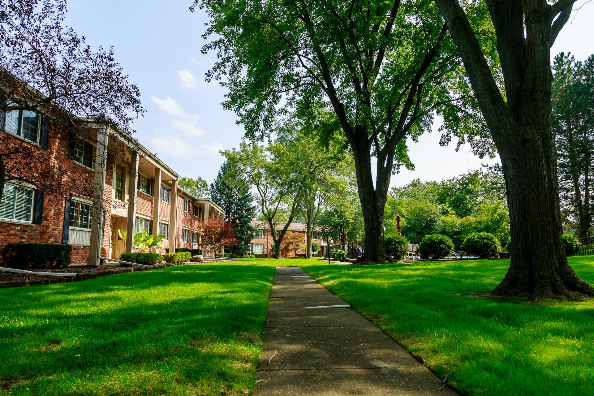 Bloomfield Hills Condo: 42522 Woodward Ave
