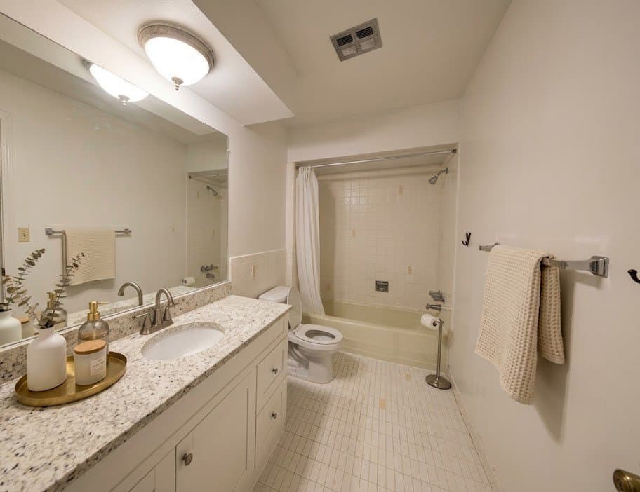 Bloomfield Hills Condo: 42522 Woodward Ave