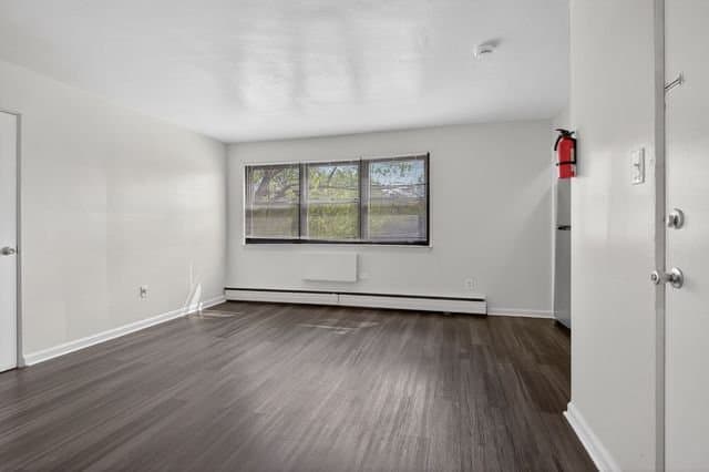 Trenton Apartment: 1 Bruce Park Dr #B2