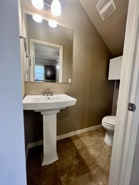 Fayetteville Townhome: 879 W North St
