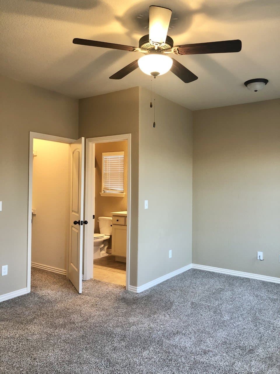 Fayetteville Townhome: 893 W North St