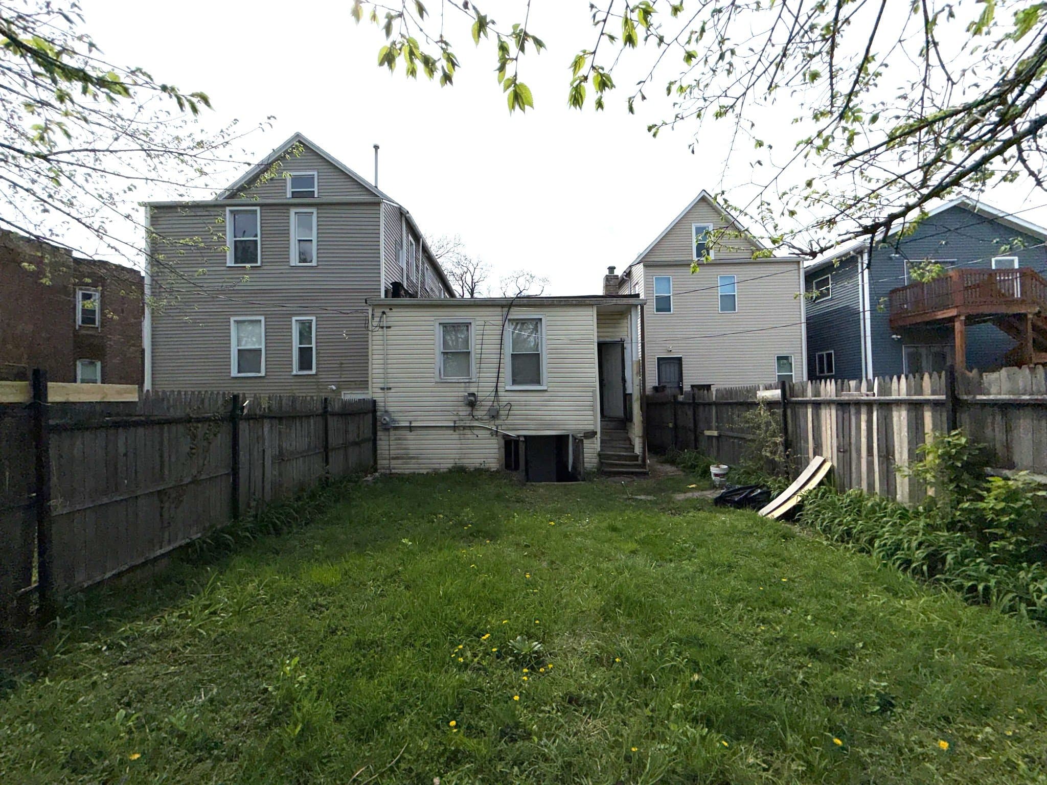 Chicago House: 7423 S St Lawrence Ave
