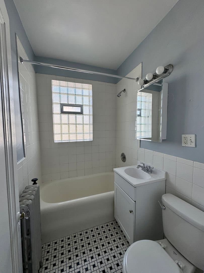Chicago Apartment: 922 Eastwood