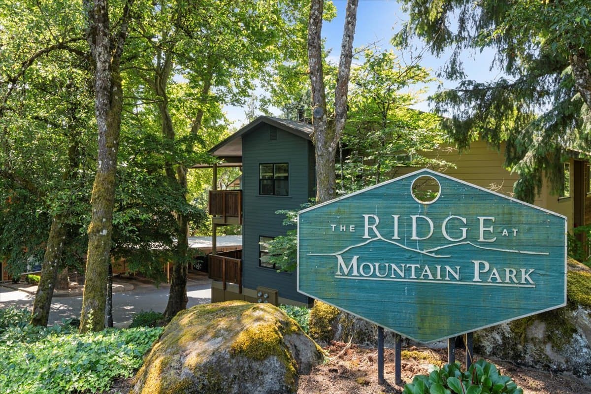 Lake Oswego Apartment: 12375 Mt Jefferson Terrace