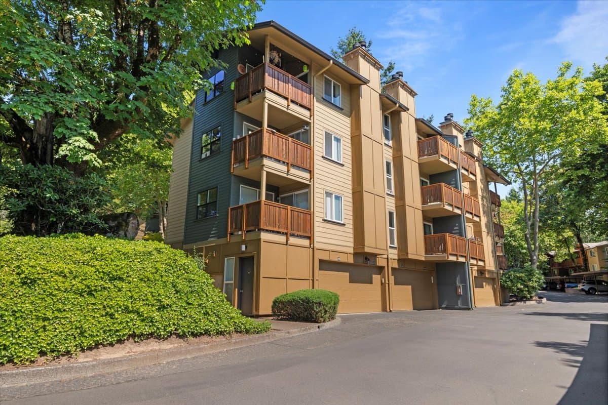 Lake Oswego Apartment: 12375 Mt Jefferson Terrace
