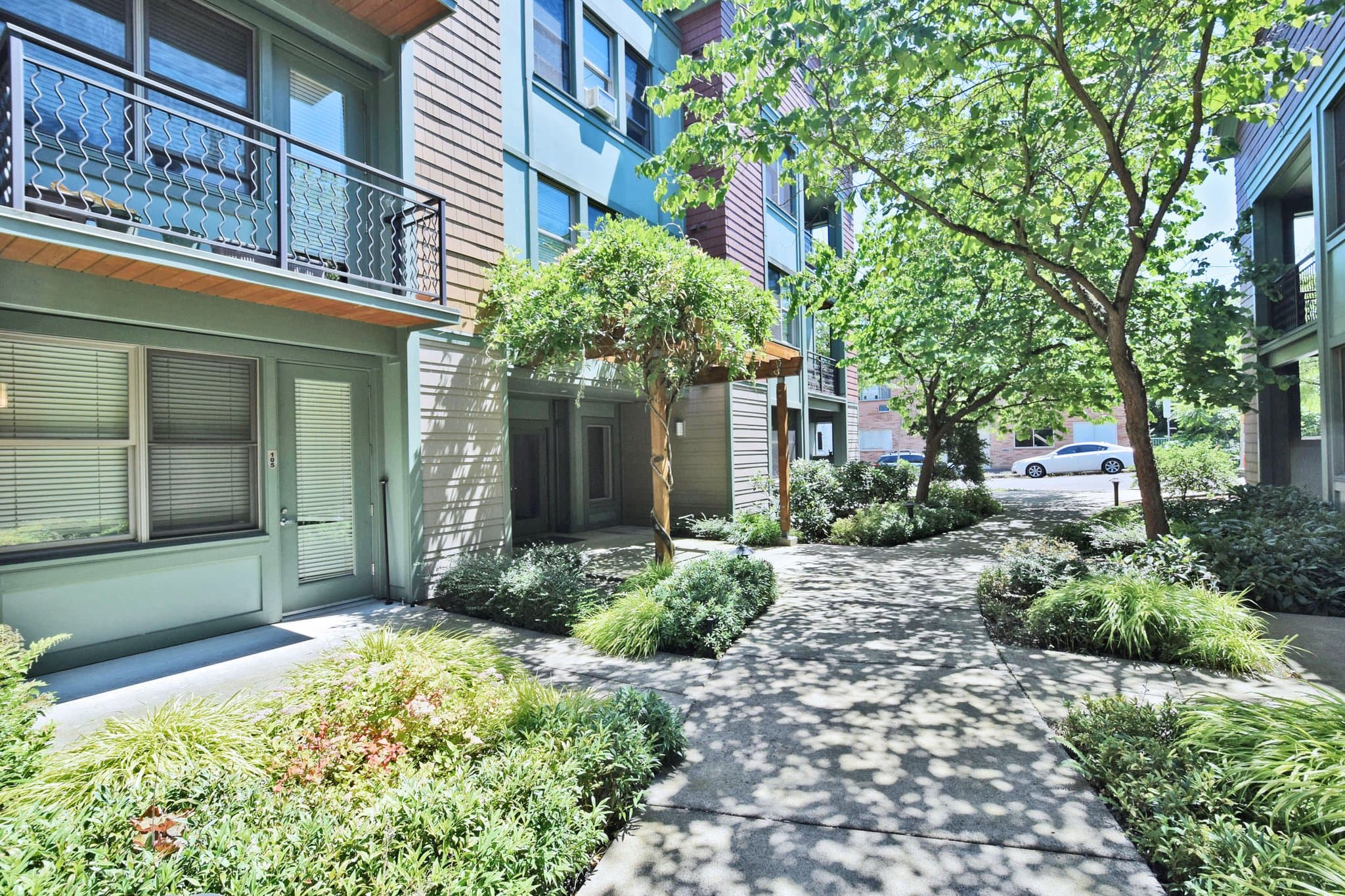 Portland Apartment: 3535 s Corbett Ave