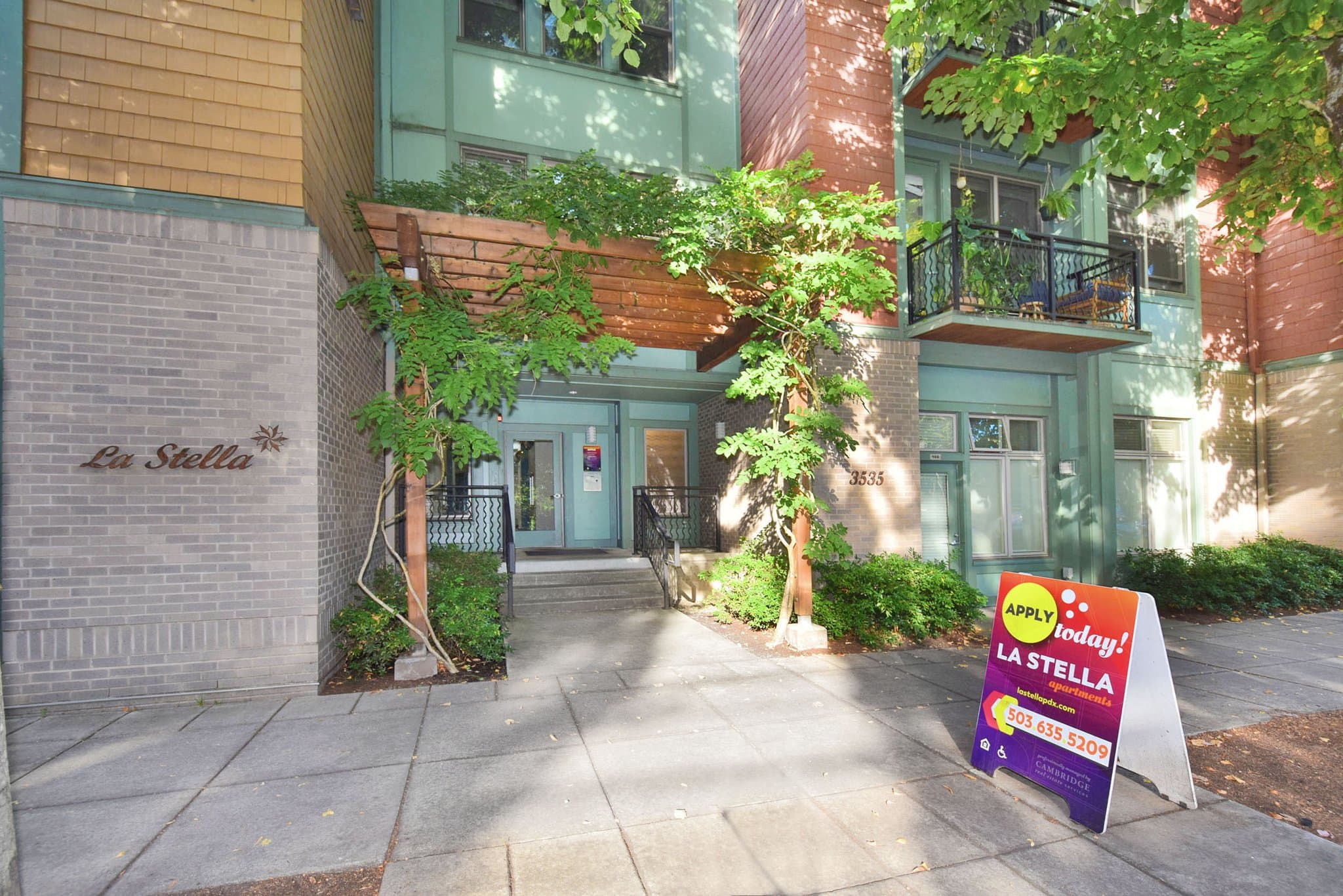 Portland Apartment: 3535 s Corbett Ave