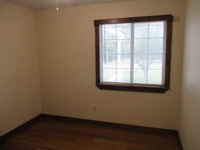 Farmersville House: 605 Jackson St