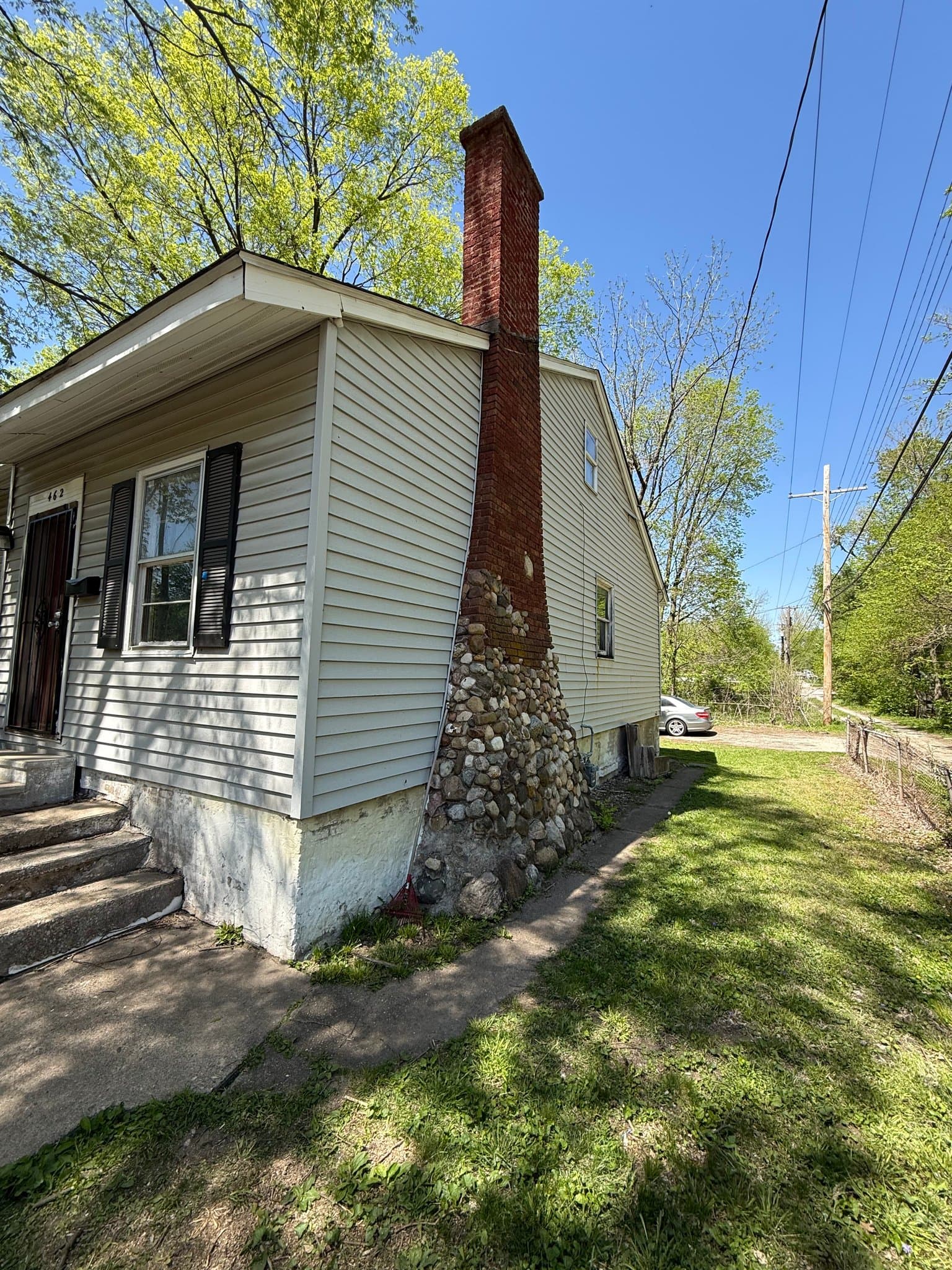 Decatur House: 462 W Leafland Ave
