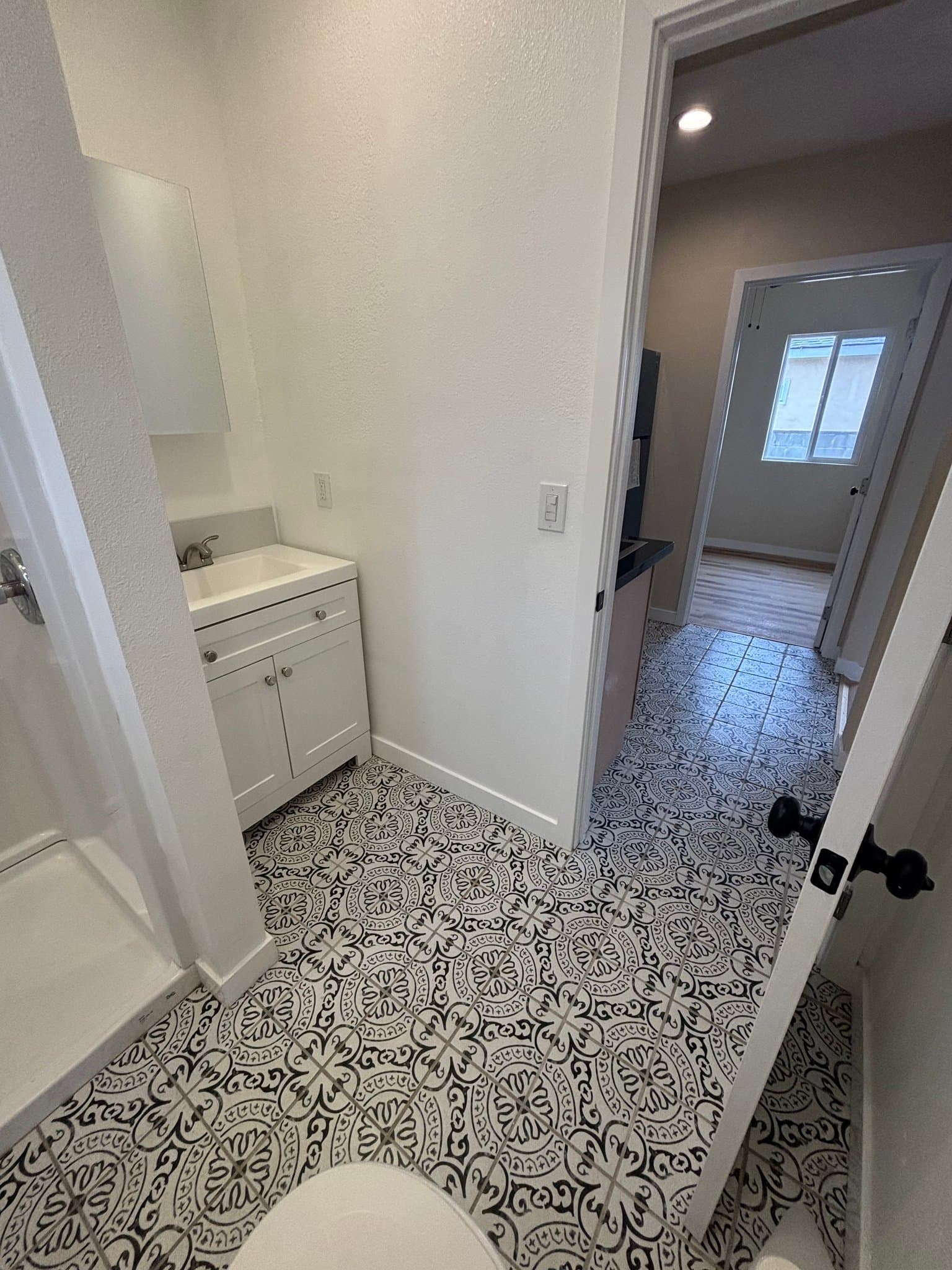 Los Angeles Single Room: 2132 W 84th Place, Los Angeles CA 90047