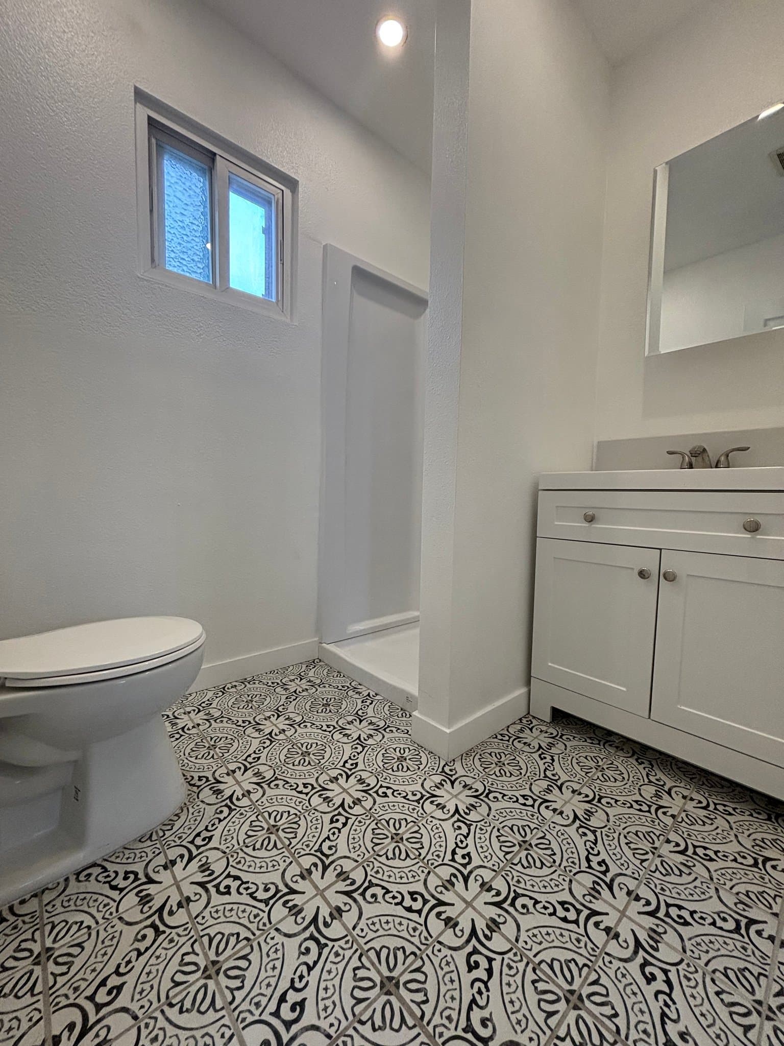 Los Angeles Single Room: 2132 W 84th Place, Los Angeles CA 90047