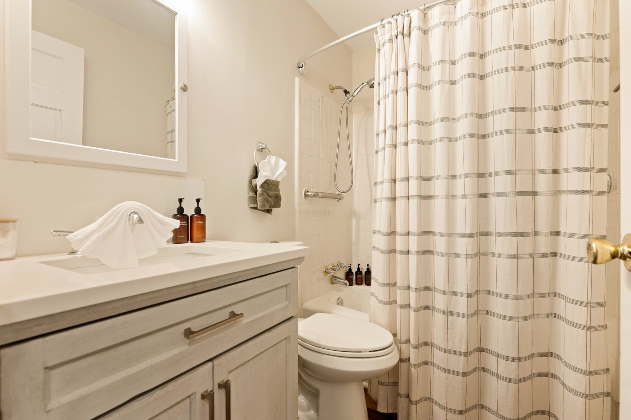 Durham House: 1208 W Murray Ave