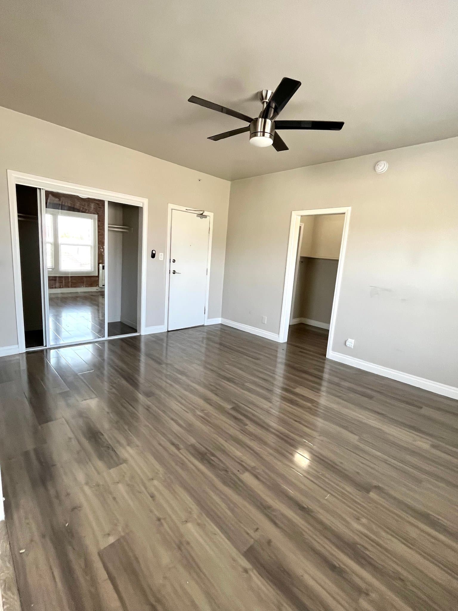 Los Angeles Apartment: 250 S. Kenmore Ave