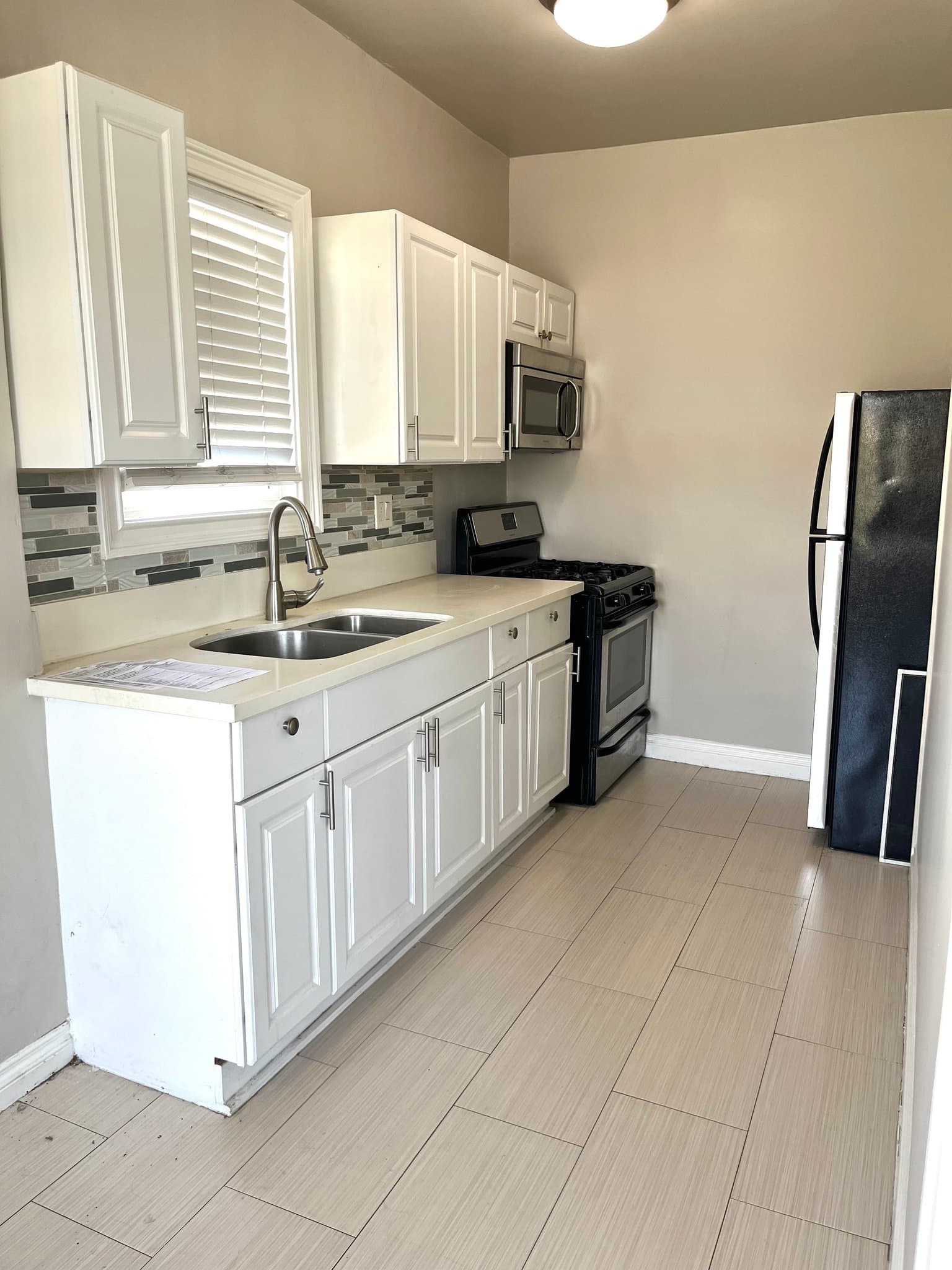 Los Angeles Apartment: 250 S. Kenmore Ave