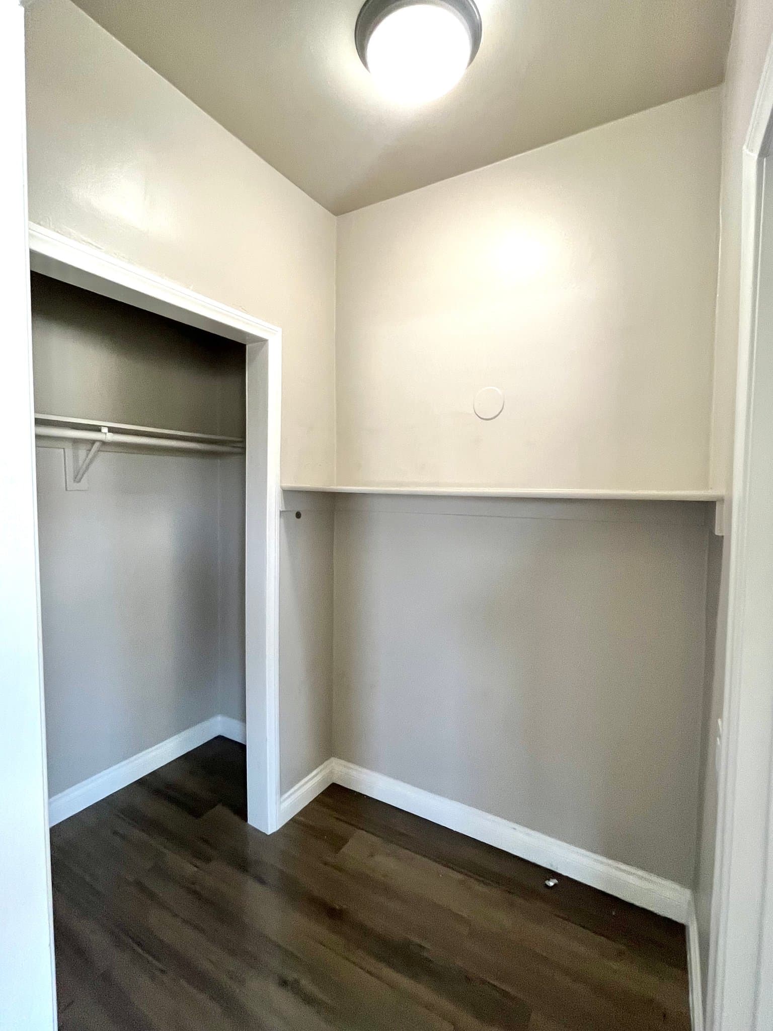 Los Angeles Apartment: 250 S. Kenmore Ave