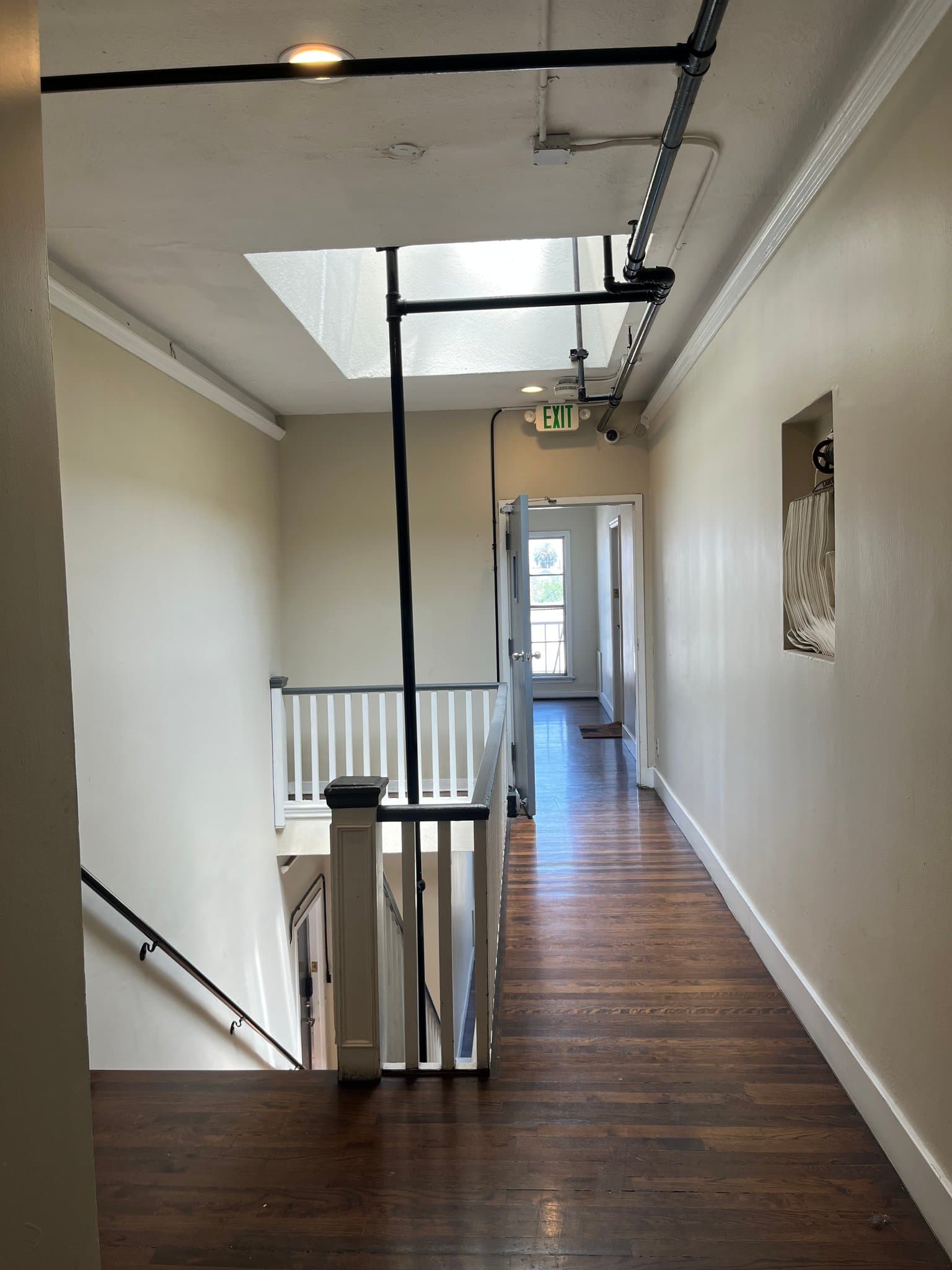 Los Angeles Apartment: 250 S. Kenmore Ave