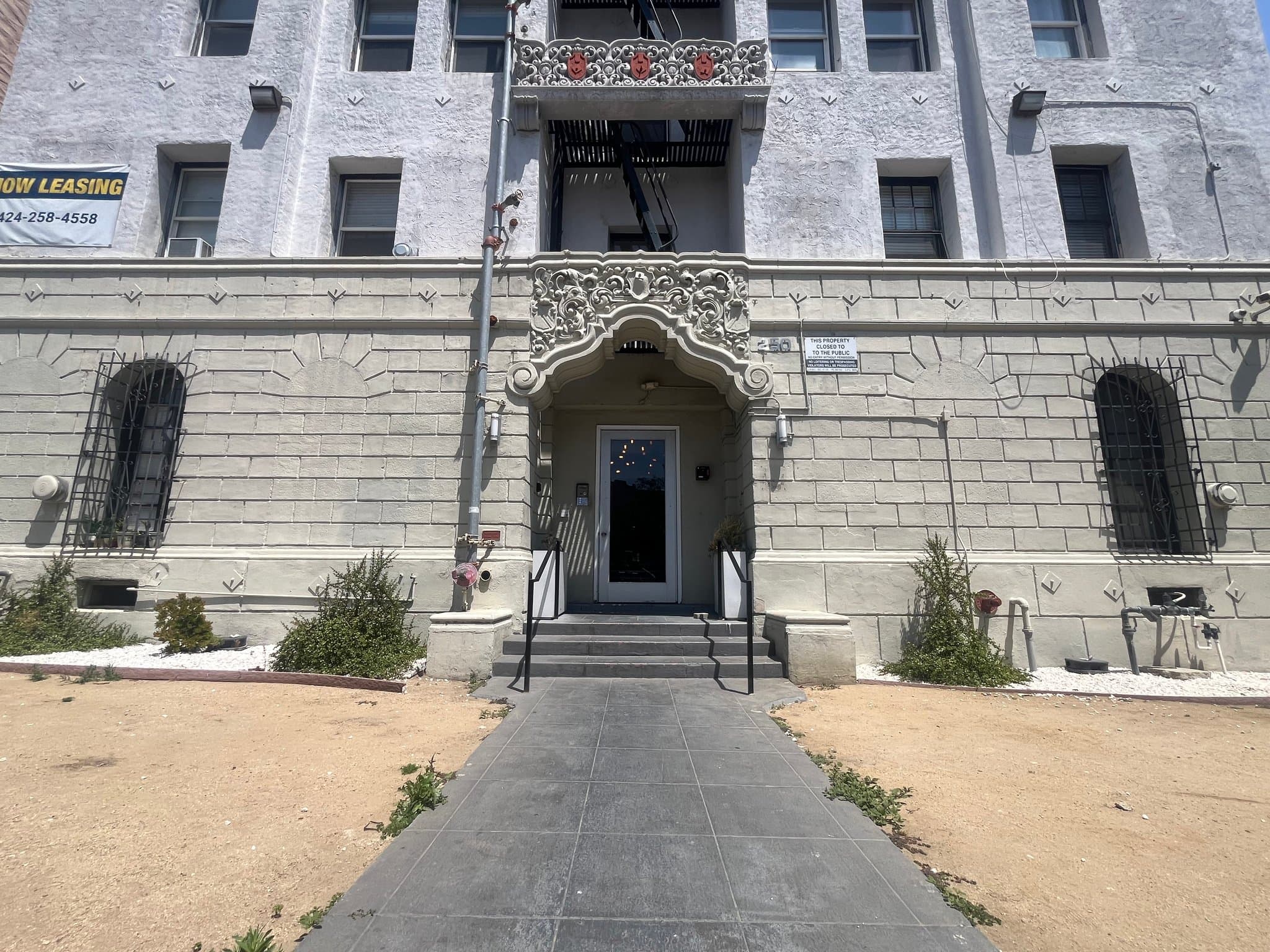 Los Angeles Apartment: 250 S. Kenmore Ave