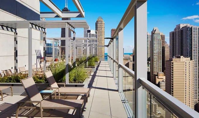 chicago Condo: 784 N La Salle Dr
