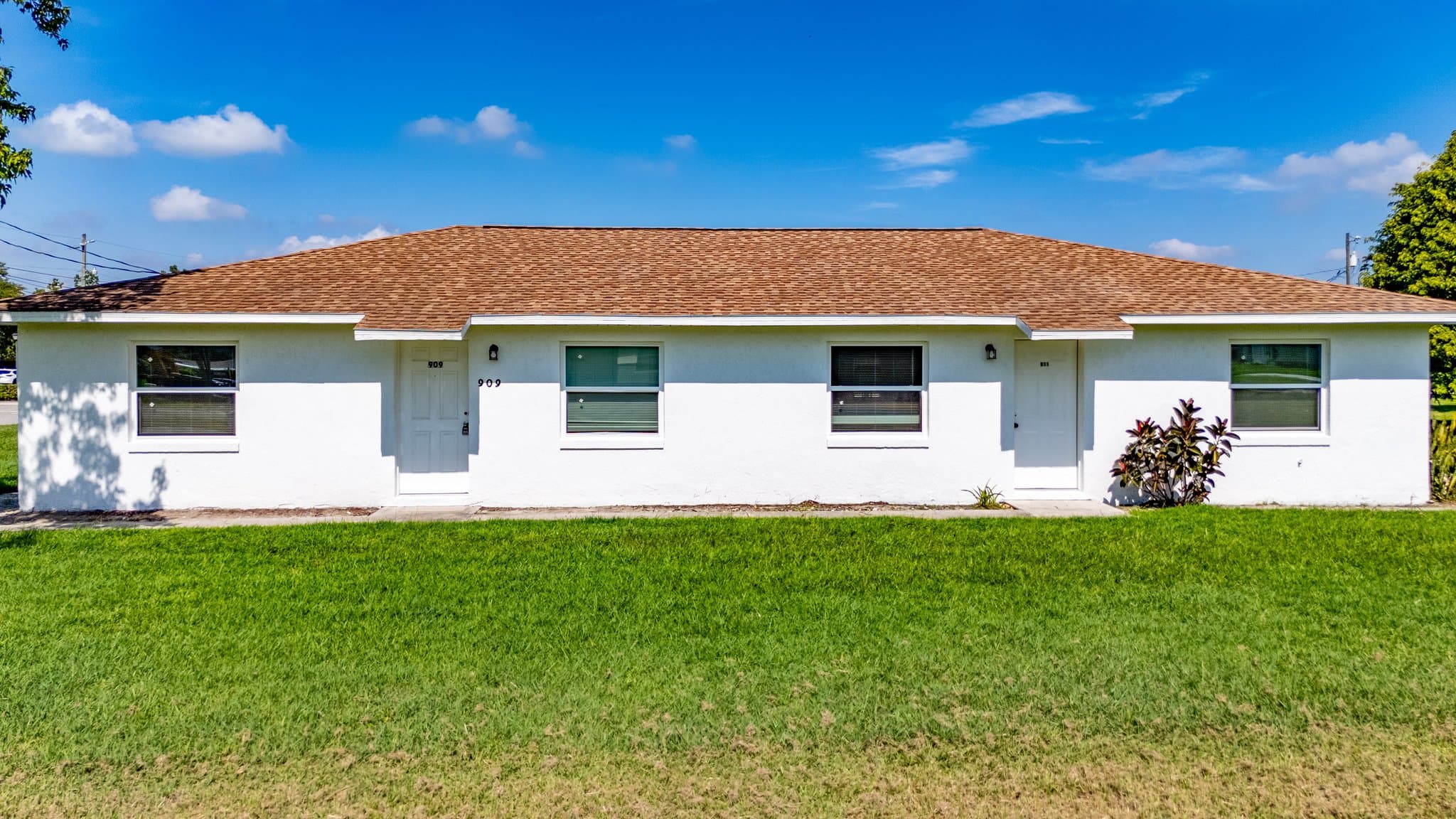 Kissimmee Townhome: 909 W Orange St