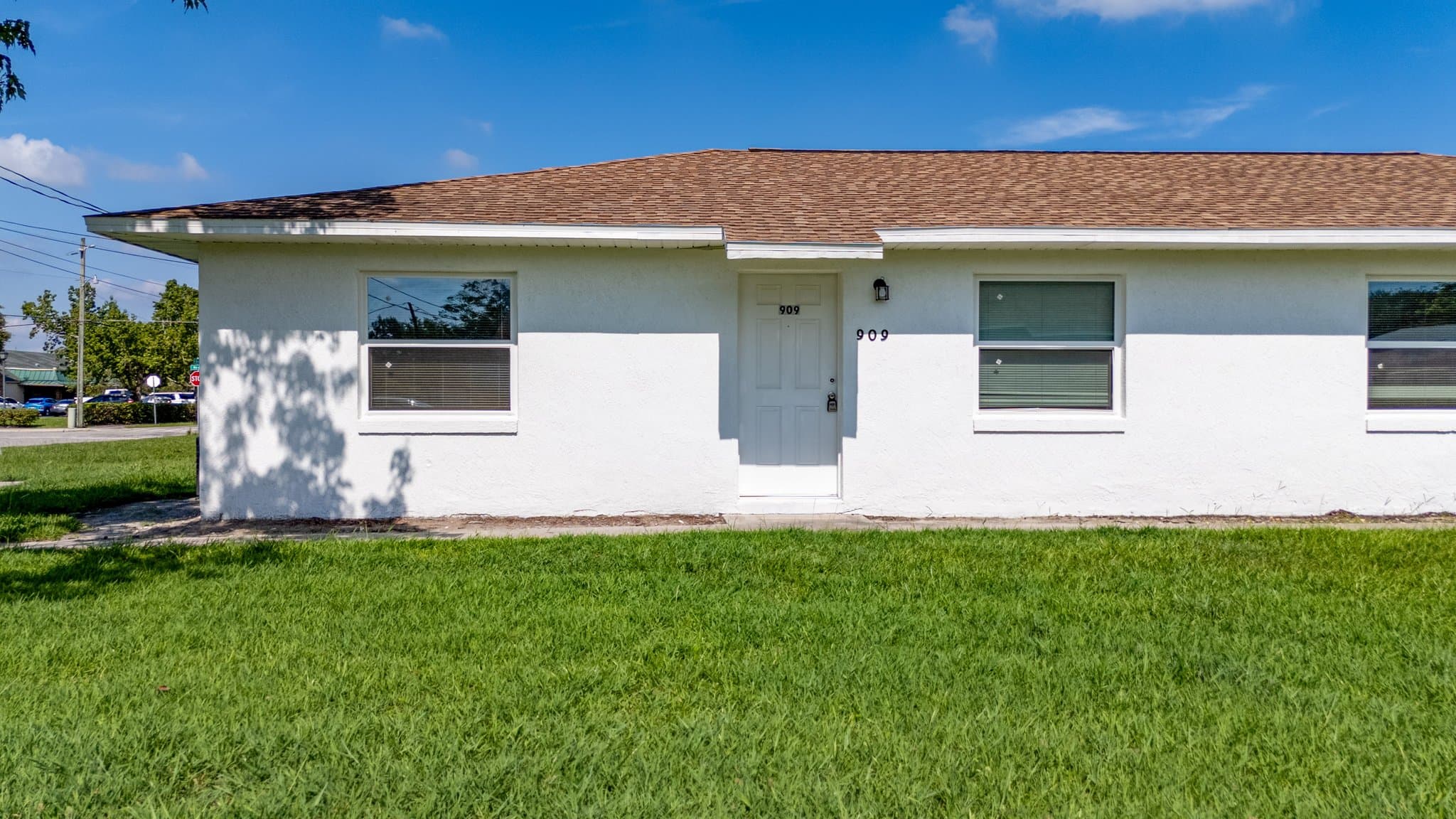 Kissimmee Townhome: 909 W Orange St