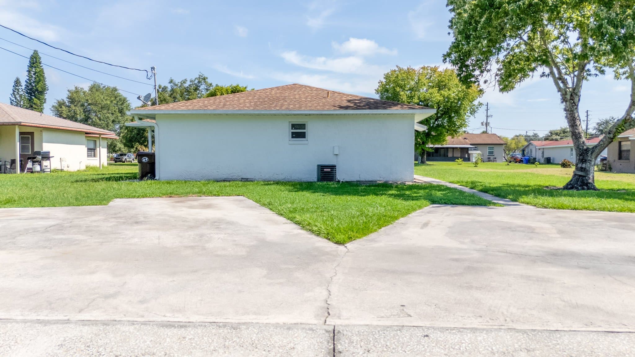 Kissimmee Townhome: 909 West Orange Street
