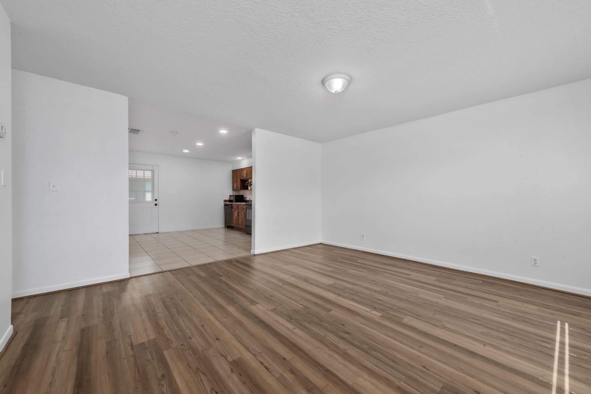 Kissimmee Townhome: 909 W Orange St