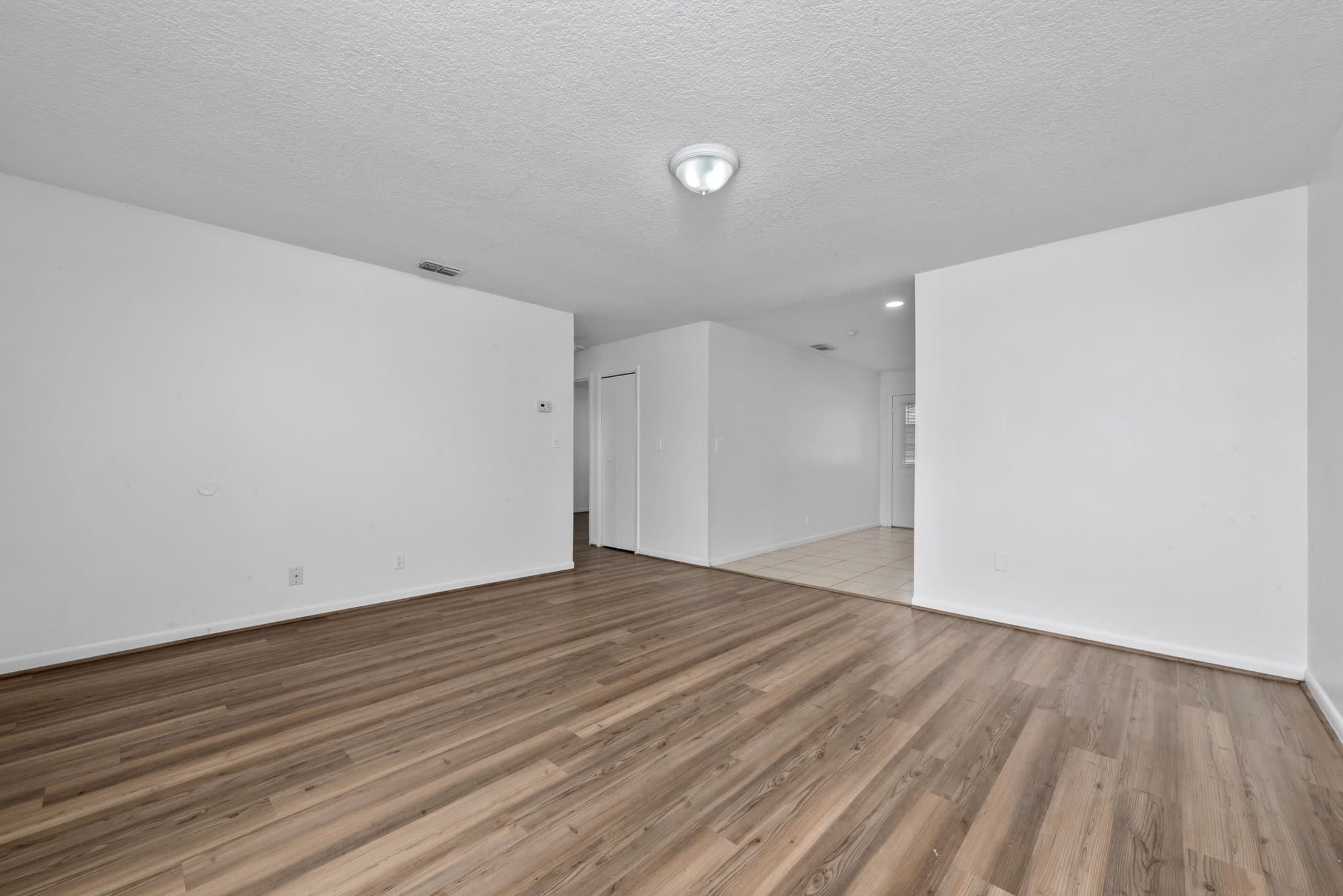 Kissimmee Townhome: 909 W Orange St