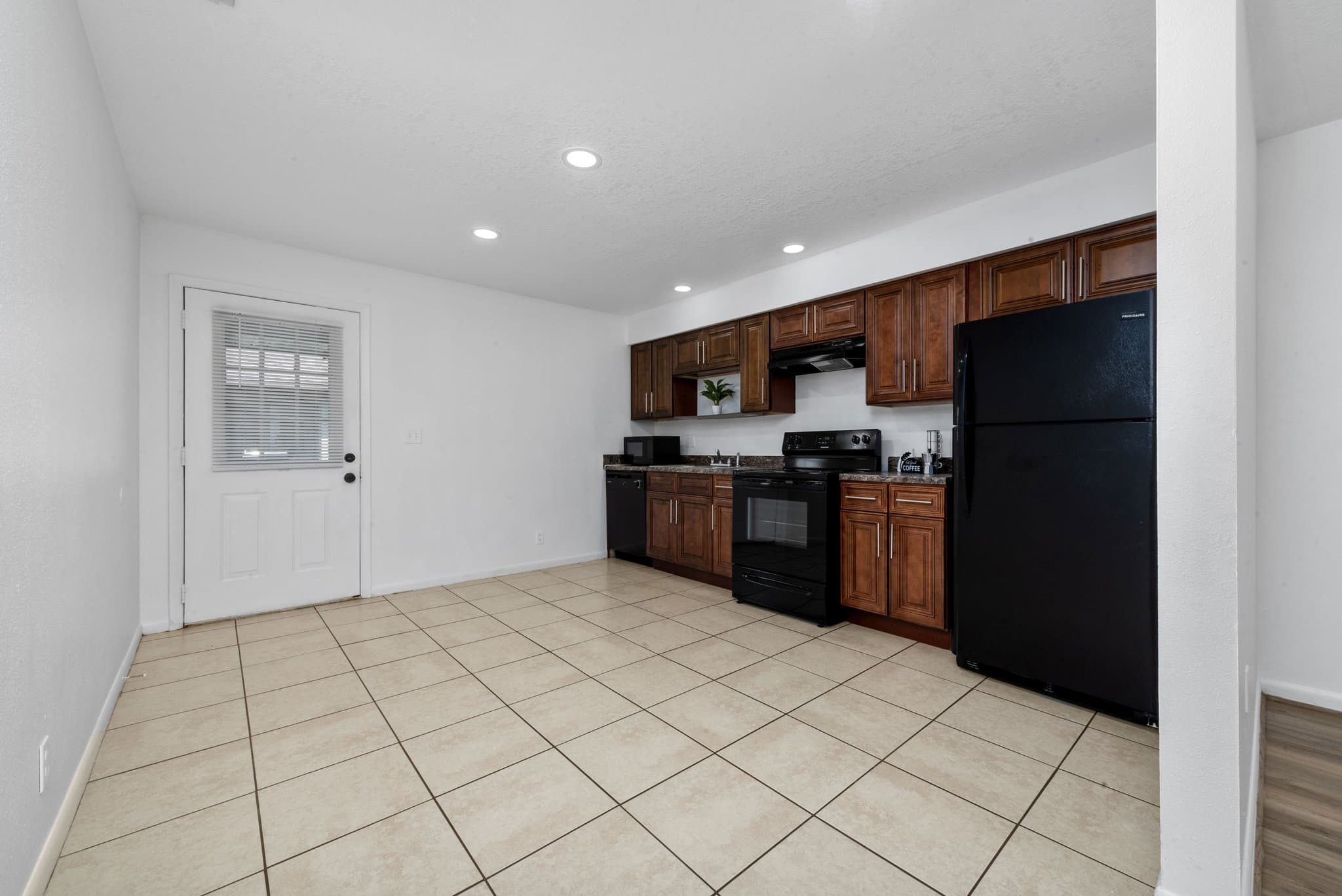 Kissimmee Townhome: 909 W Orange St
