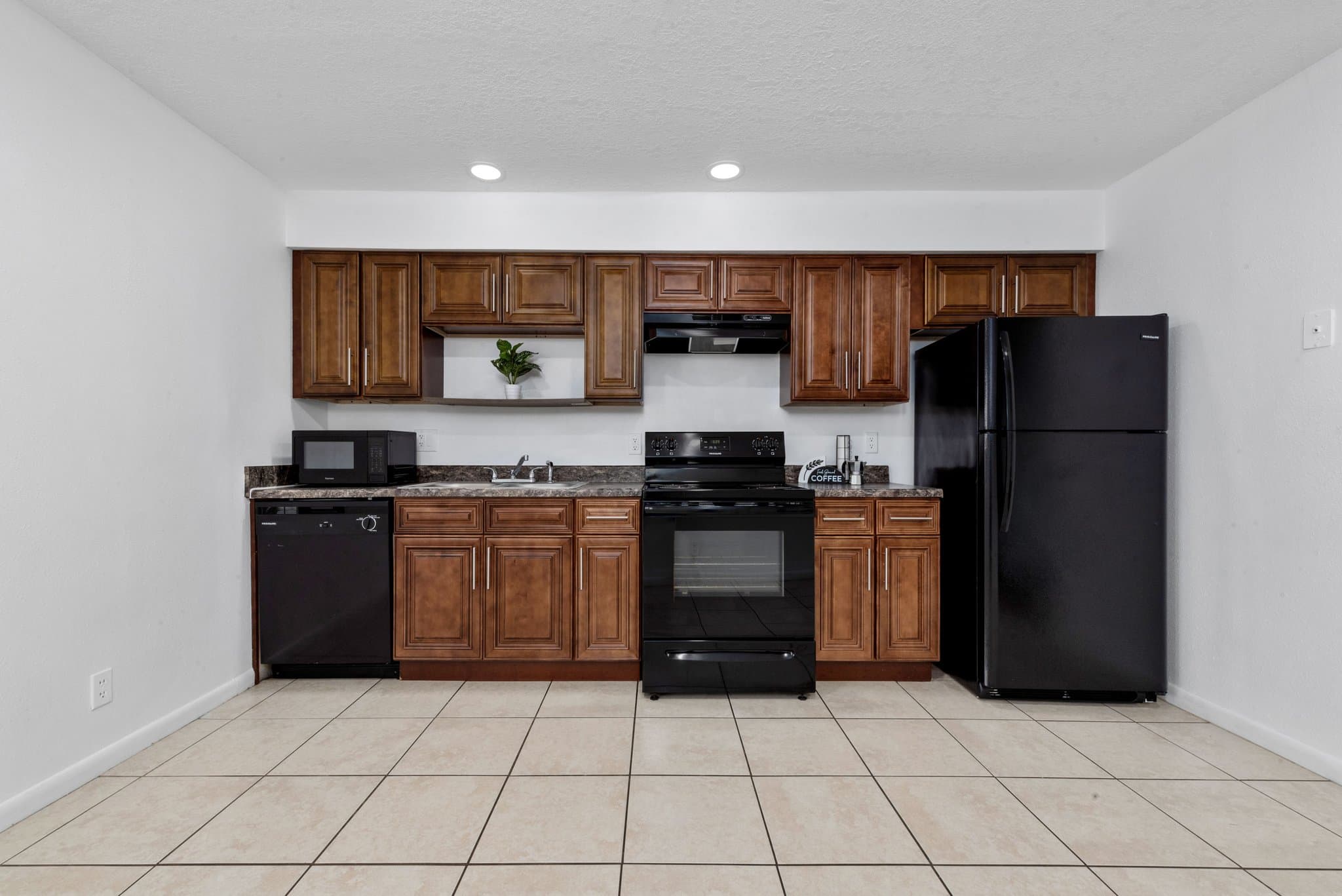 Kissimmee Townhome: 909 W Orange St