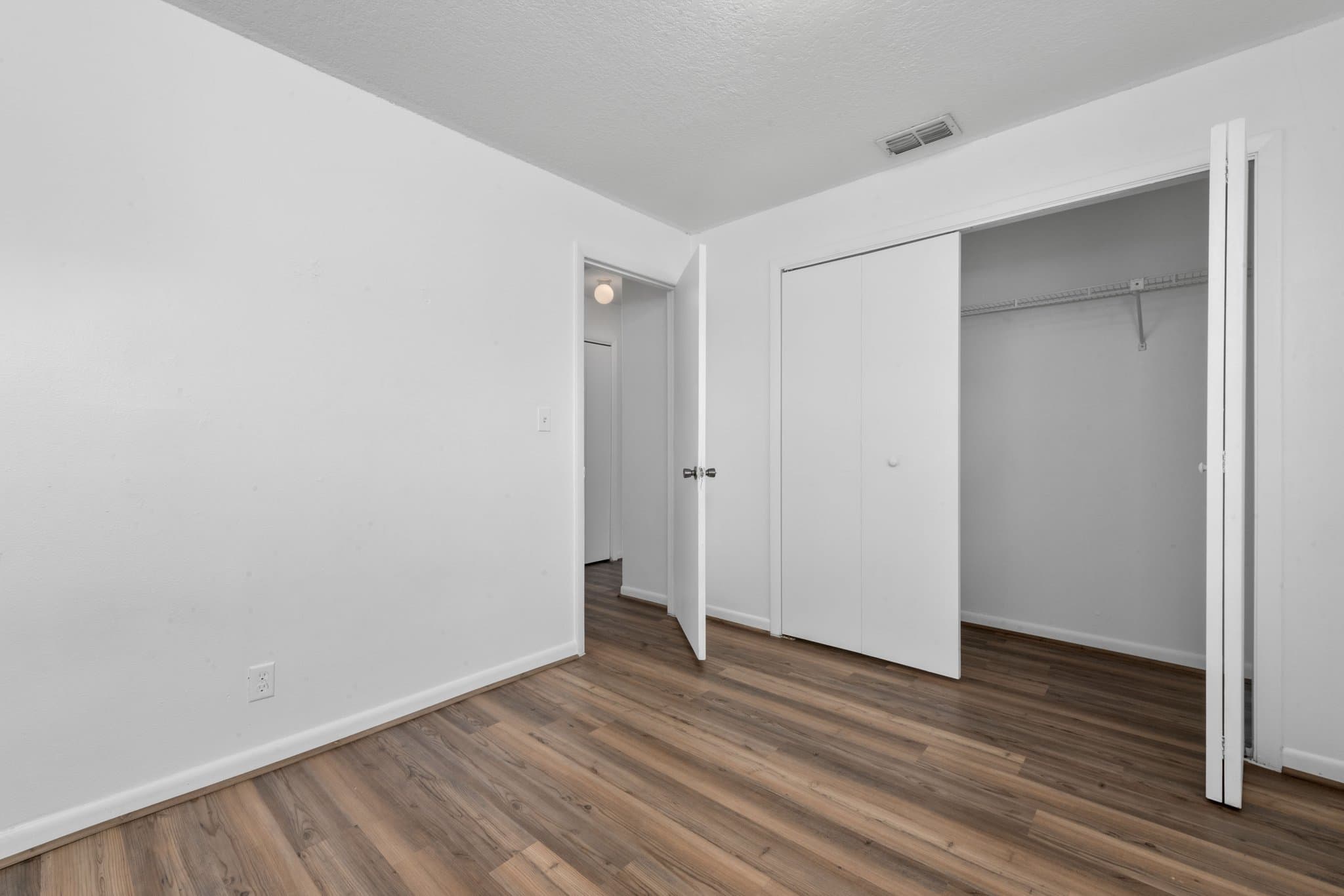 Kissimmee Townhome: 909 W Orange St