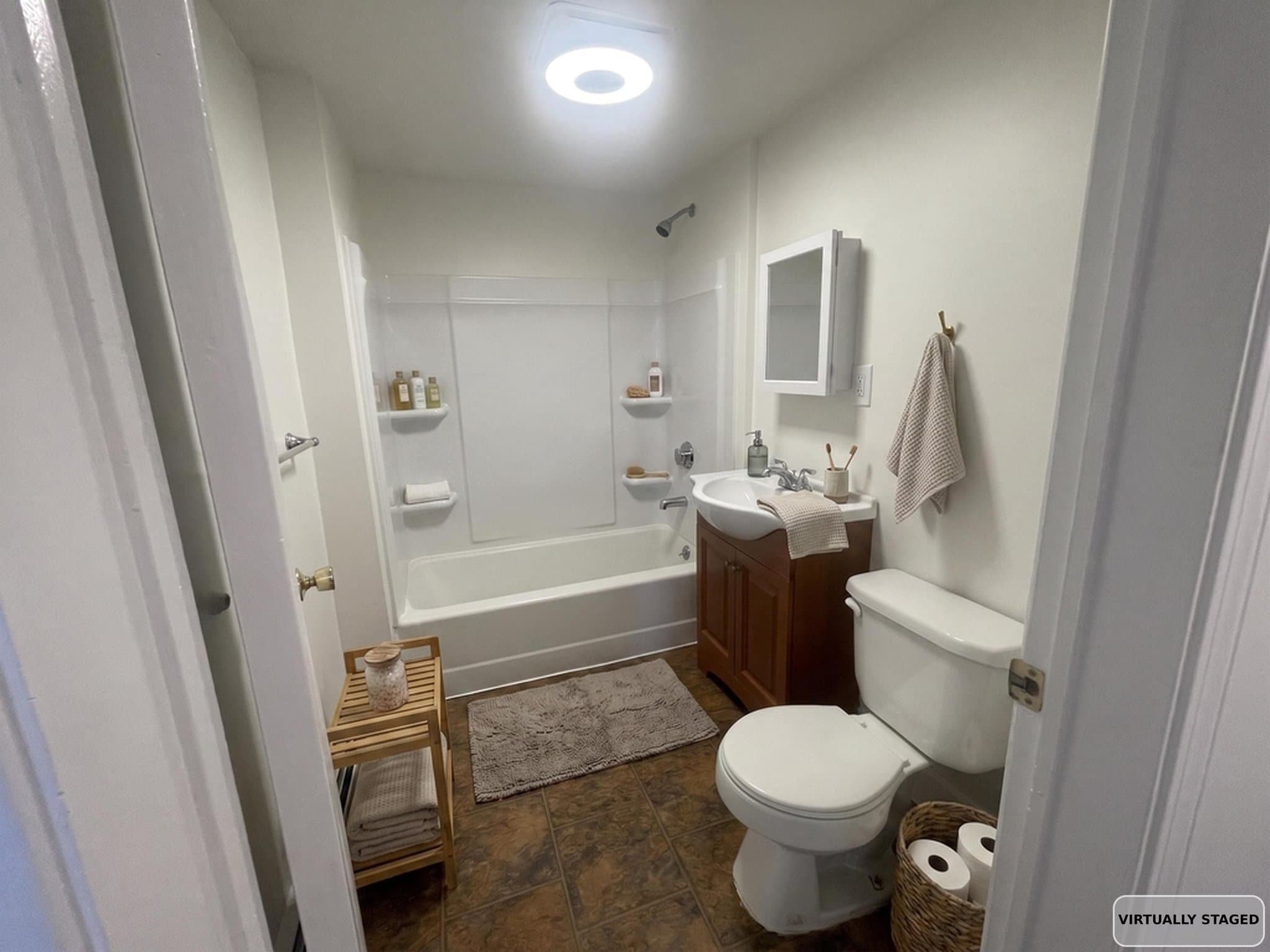 Newmarket Apartment: 29 Central St