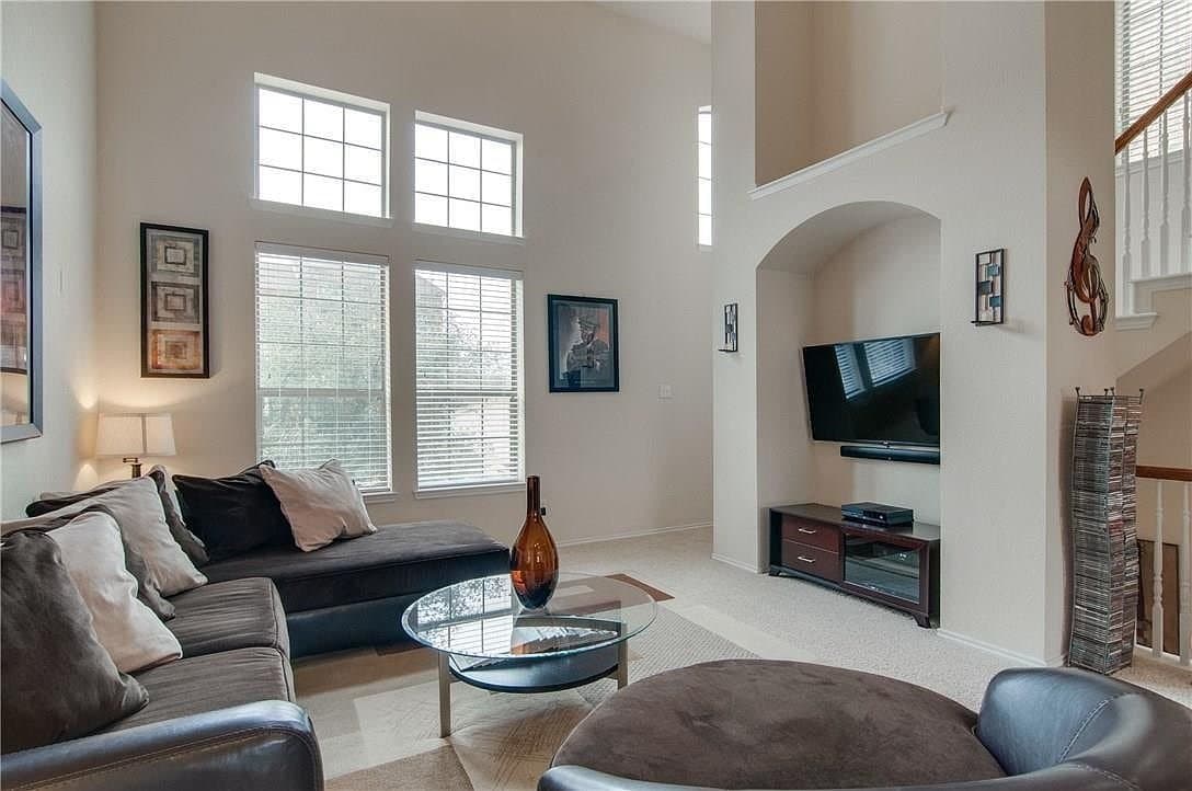 Carrollton House: 2116 McParland Ct