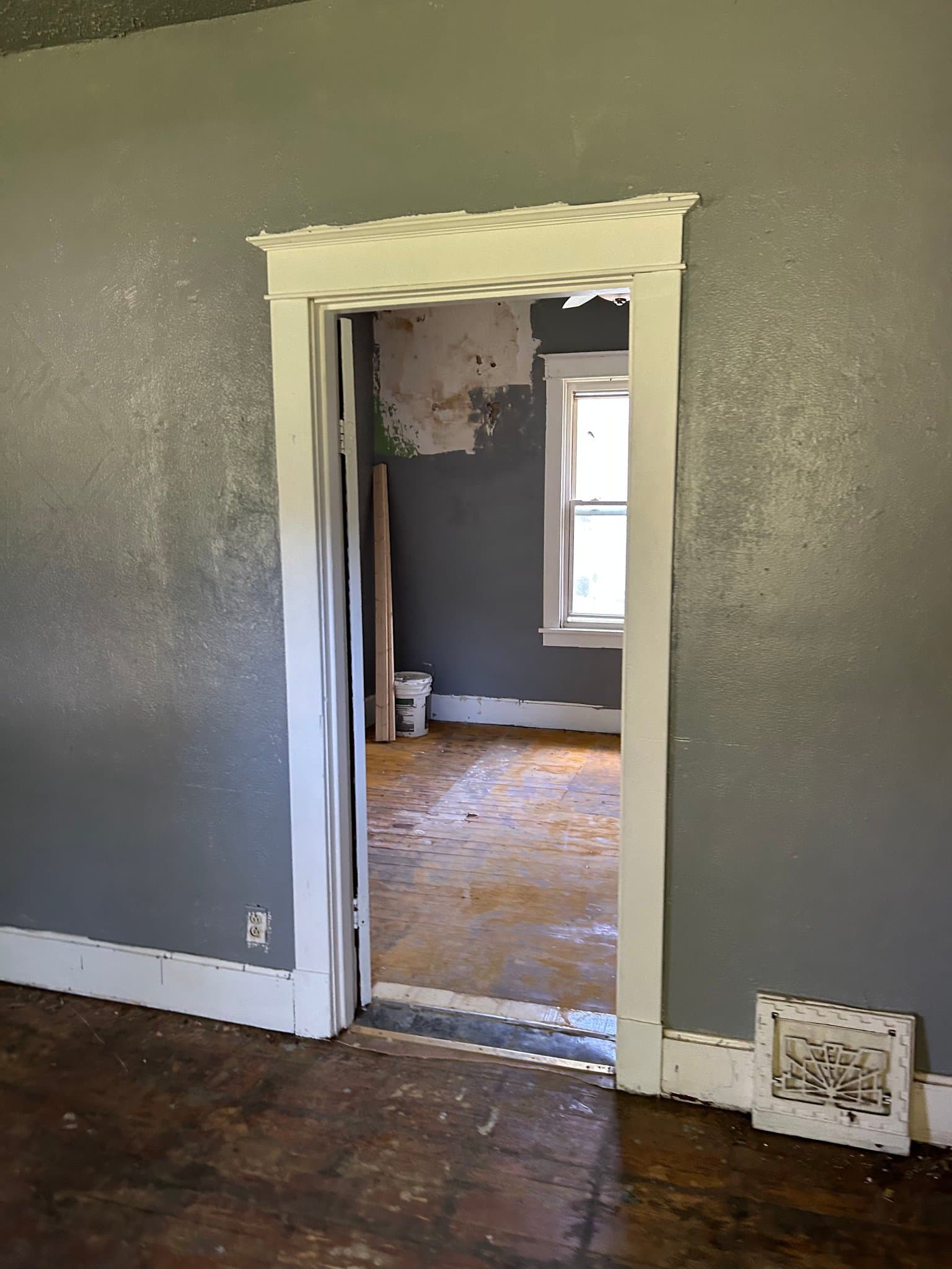 East St. Louis House: 1405 N 54th St