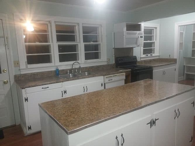 Warrenton House: 136 Dowtin St