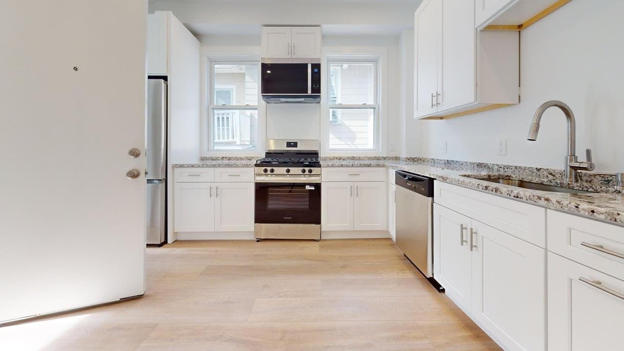 Brighton Single Room: 10 Bigelow St