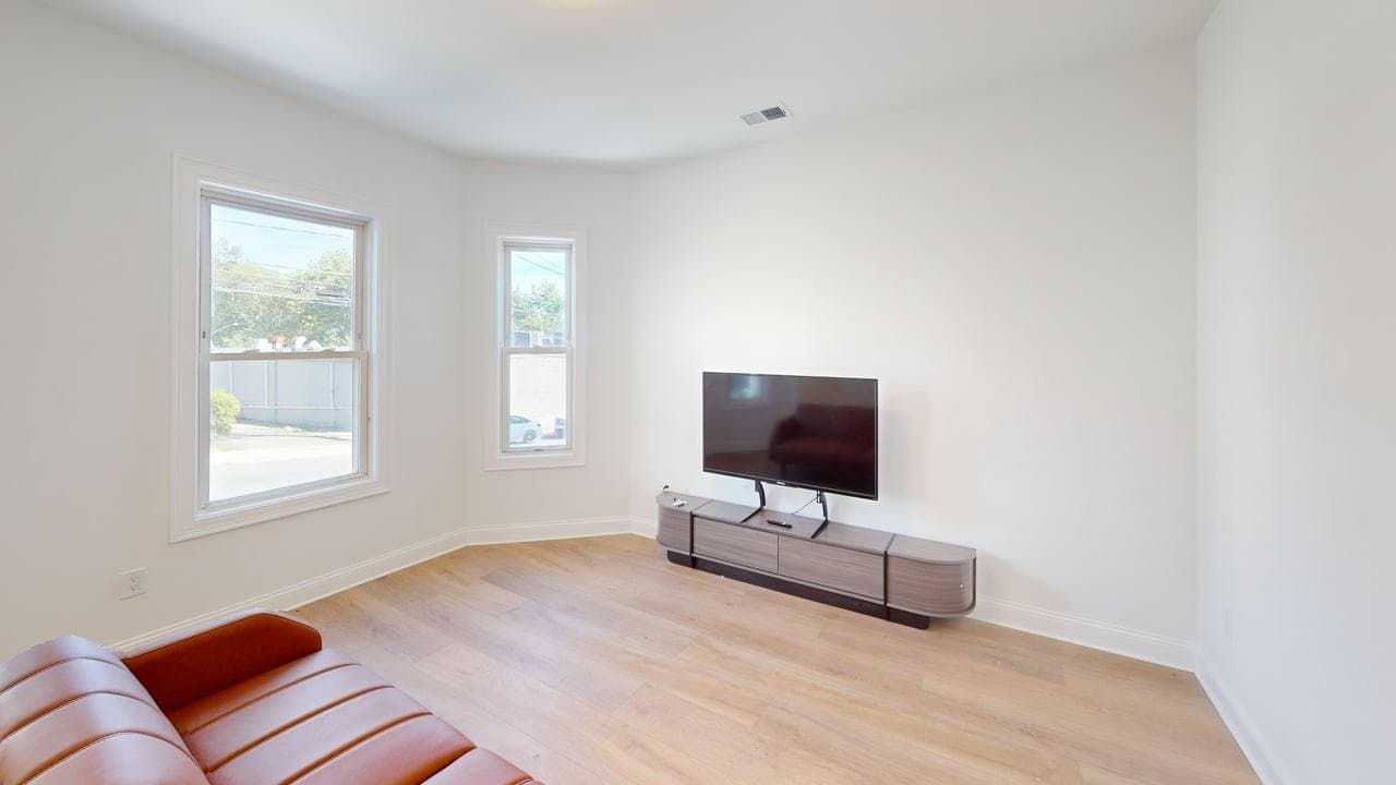 Brighton Single Room: 10 Bigelow St
