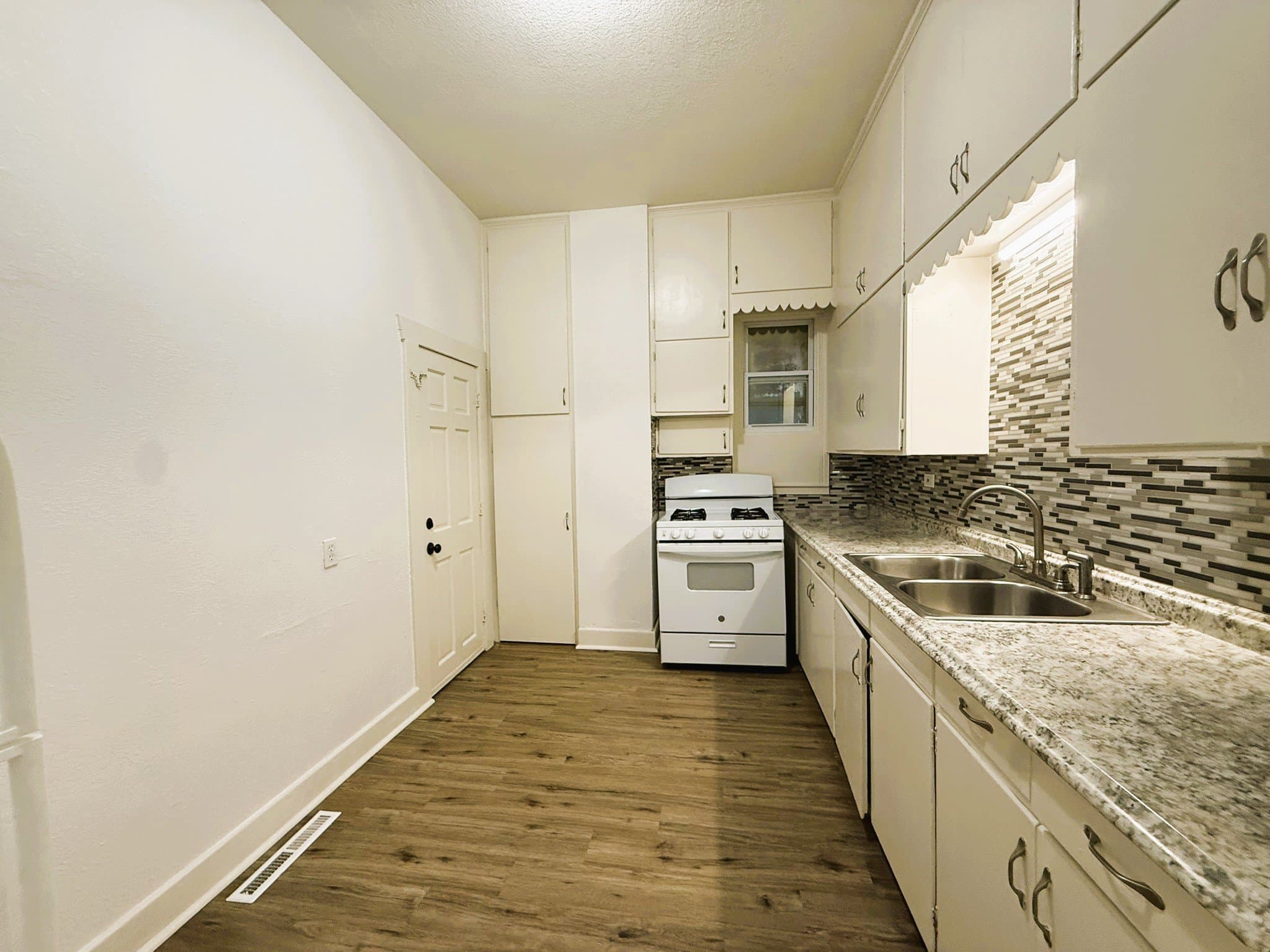 Wichita Apartment: 1912 N Wellington Place