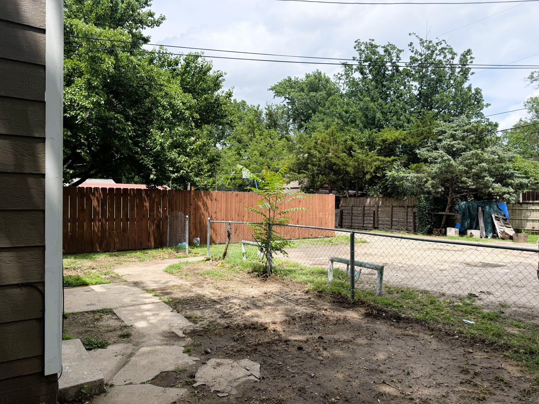 Wichita Apartment: 1912 N Wellington Place